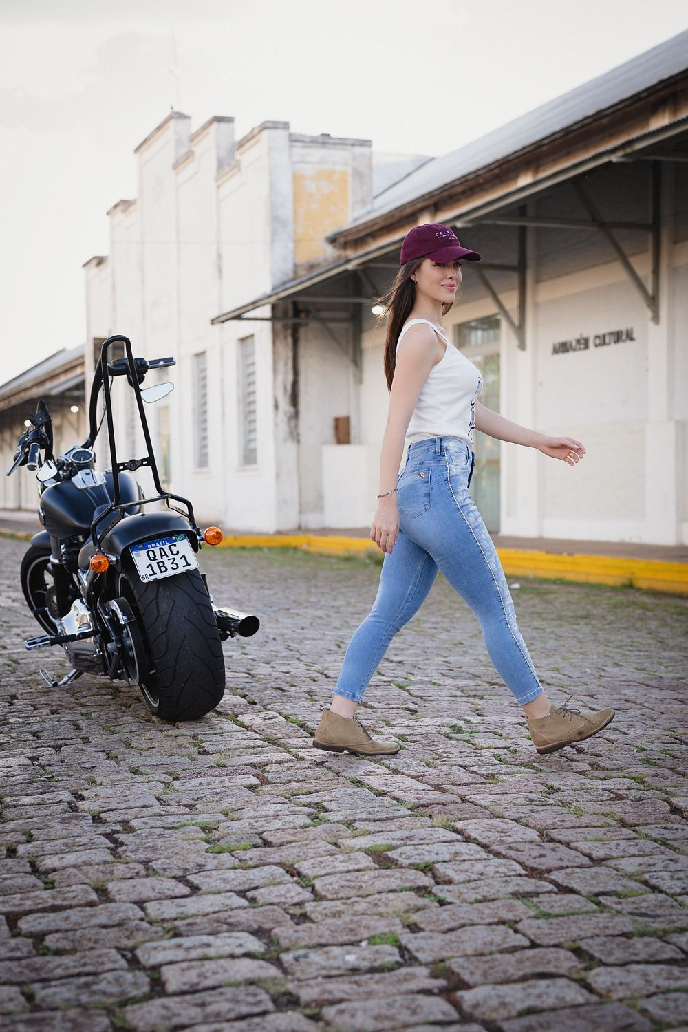 CALÇA JEANS CAPRI FEME