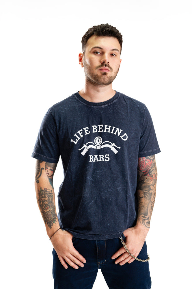 T-SHIRT MASCULINA LIFE BEHIND